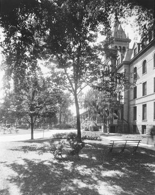 Photo of the former Sacred Heart Sanitarium and School of Nursing