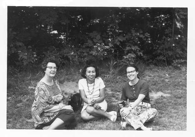 Photograph of Phyllis Edwards, Divina del Carmon Tapaya, and Emma Trout